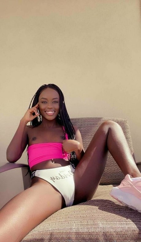 そばかすOnlyFans セクシーヌード 画像