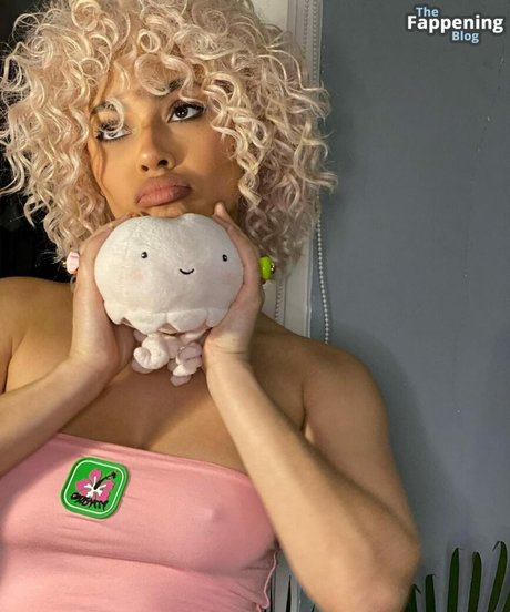 Mykeesha Nelson ヌードスター 写真