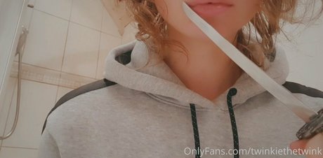 本物のティーンオンリーファン ポルノグラフィック 画像