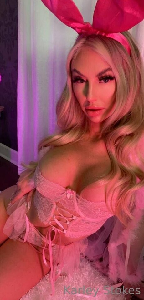 曲線美の黒檀OnlyFans HD 画像