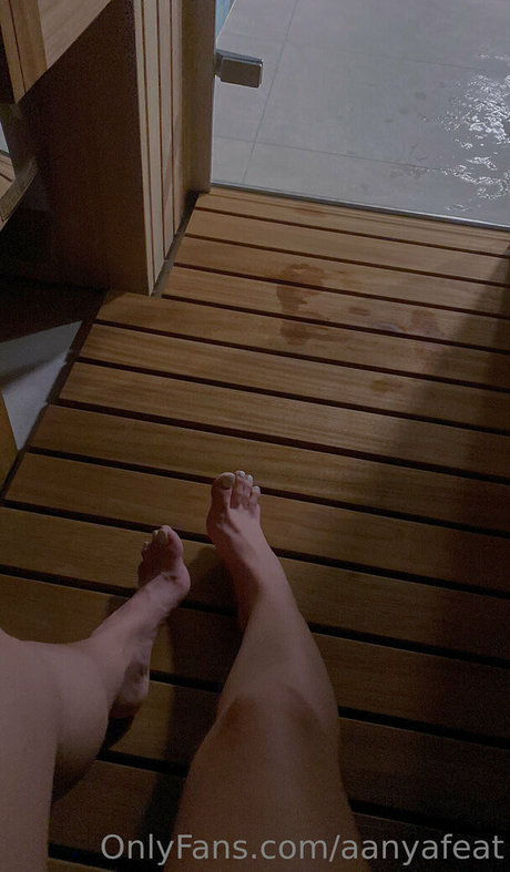 小柄なブロンドの熟女OnlyFans アダルト 写真