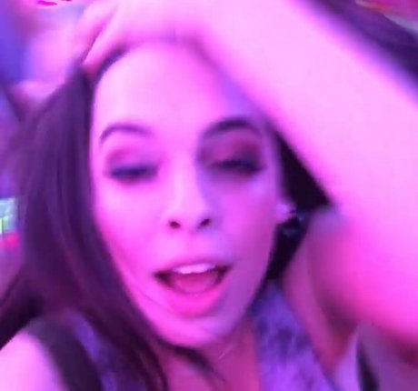 金髪ストリップOnlyFans パーフェクト 画像