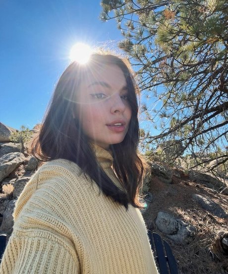 Isabella Gomez 無料スター ギャラリー