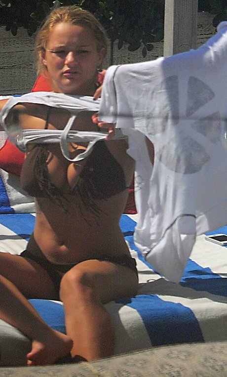 Hunter King ヌードモデル ギャラリー