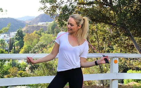 Katrina Bowden アート女優 写真