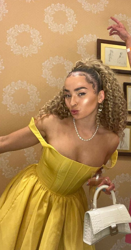 Ella Eyre エロティックなスター 写真