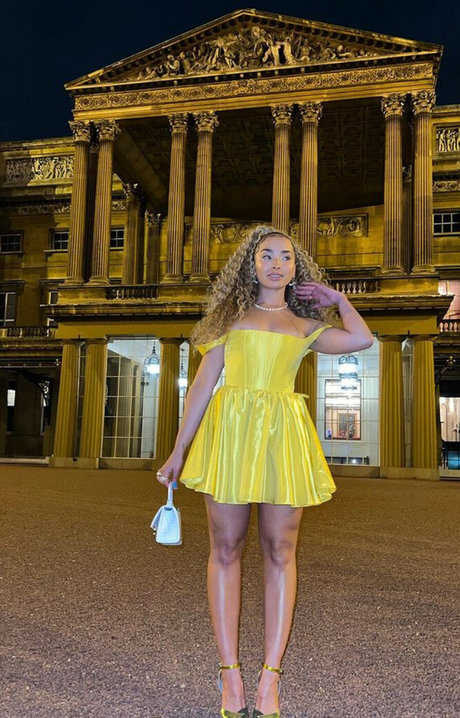 Ella Eyre top profile image