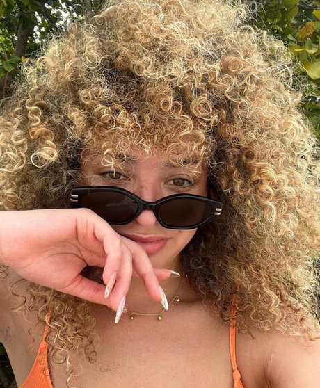 Ella Eyre スターセックス 写真