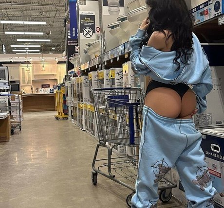 Kendalluvxx エロティックモデル 写真