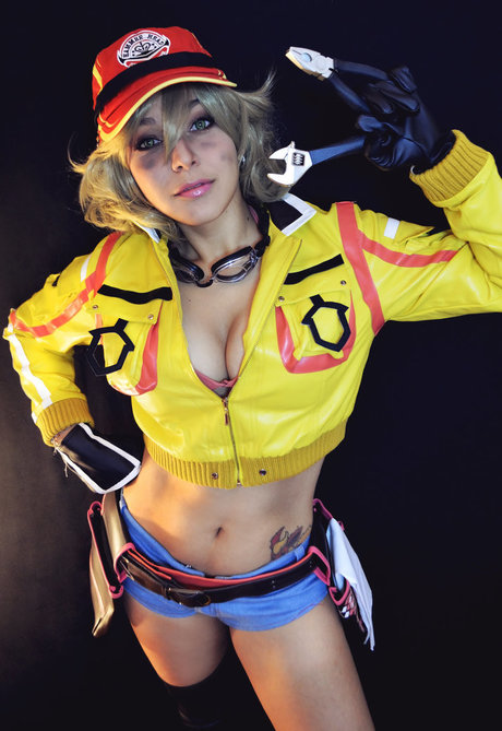 Shermie Cosplay ヌード女優 写真