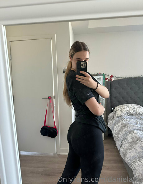 ずさんなトップOnlyFans エロチック 写真