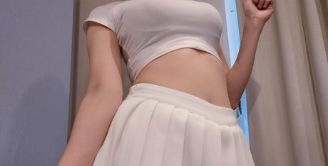 小柄で痩せたOnlyFans アートヌード 写真