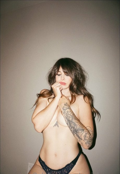 Acacia Kersey 高品質モデル 写真