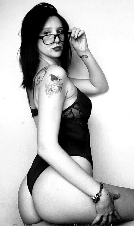 tudulcedama ホットなモデル 写真