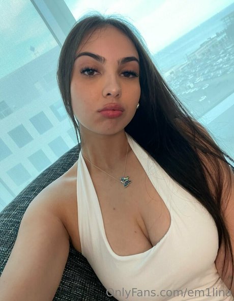 曲線美の赤毛OnlyFans 無料セクシー 写真