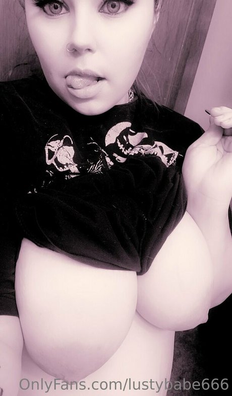 lustybabe666 かわいいモデル 写真