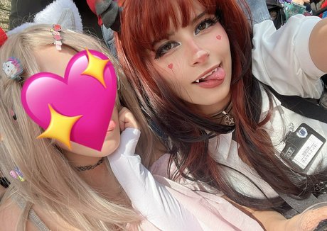 ブロンドヨガOnlyFans ヌード 画像