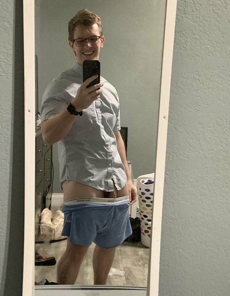 小柄なブロンドの熟女OnlyFans ヌード 画像