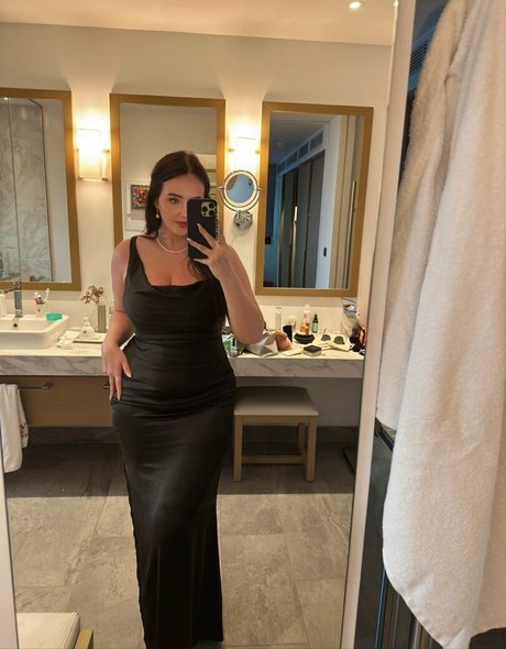 Evelynwhite profile image