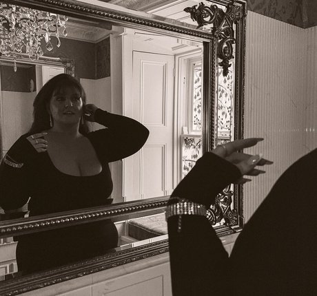 Rebecca Shortt ヌードスター ギャラリー