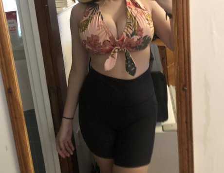 曲線美のティーンズOnlyFans セクシーヌード ギャラリー