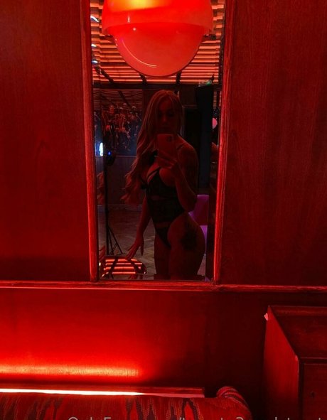 巨乳 射精 OnlyFans ホットセクシー 画像