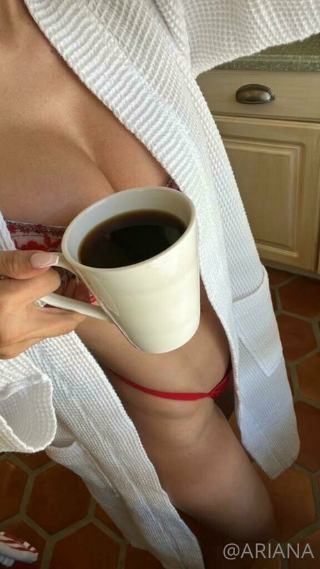 デカ尻ジーンズ OnlyFans 無料ポルノ 写真