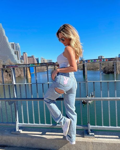 Amy Leigh Andrews 高品質モデル 画像