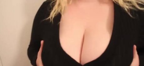 Carolina Sukie ポルノ女優 写真