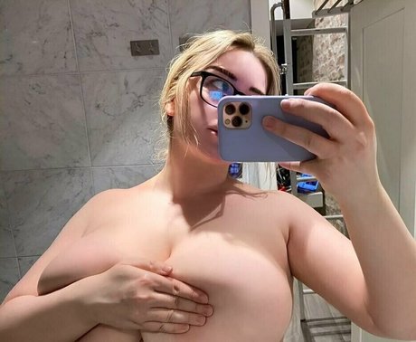 Carolina Sukie エロティックなスター 写真