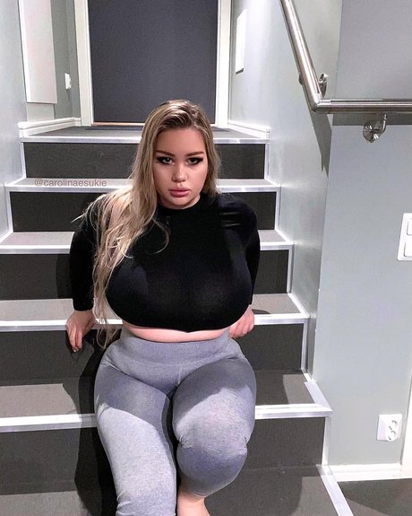 Carolina Sukie ポルノモデル 画像