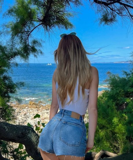 ブルネットの教師OnlyFans ホットセックス 画像