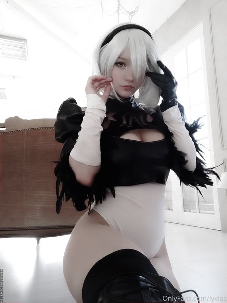 Lyvlas ヌード女優 写真