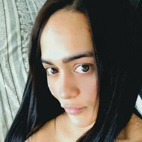 Emily Nava ホット女優 画像