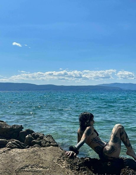 黒檀の白いチンポOnlyFans セクシー裸 写真