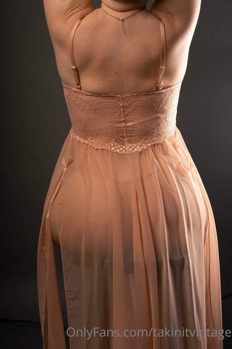 女の子同士のOnlyFans ホットヌード 写真