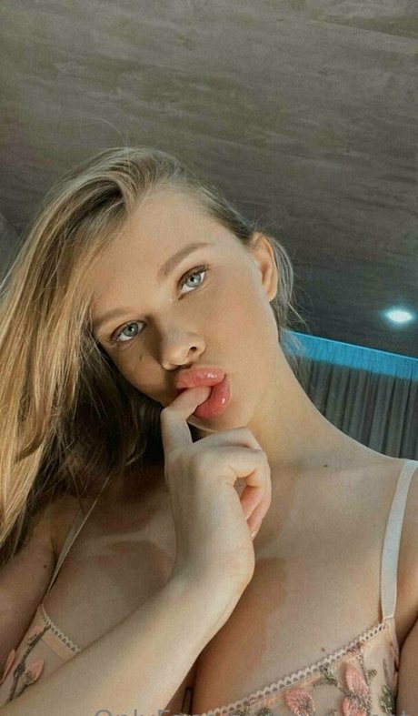 アナルパウグオンリーファンズ セクシーヌード ギャラリー