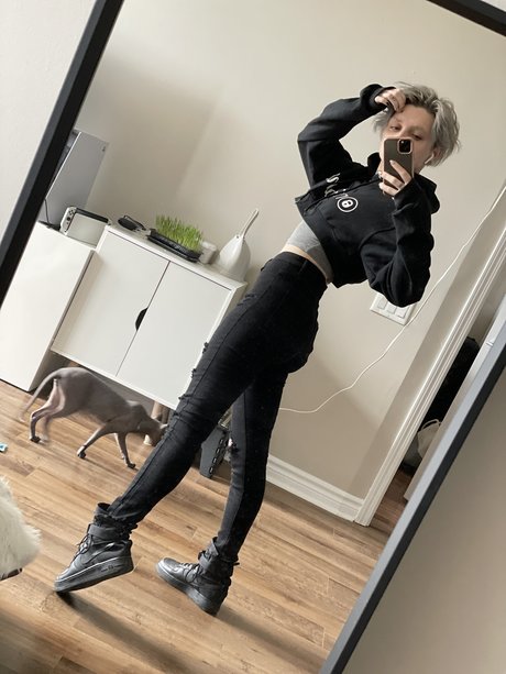 リップスオンリーファンズ セクシーヌード 写真