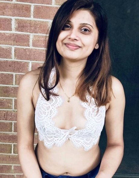 ニューハーフ巨乳OnlyFans アートポルノ 写真