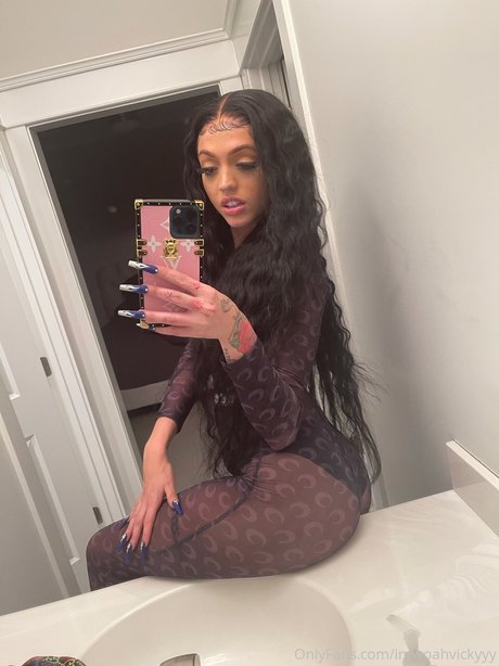 Woah Vicky 裸モデル 写真