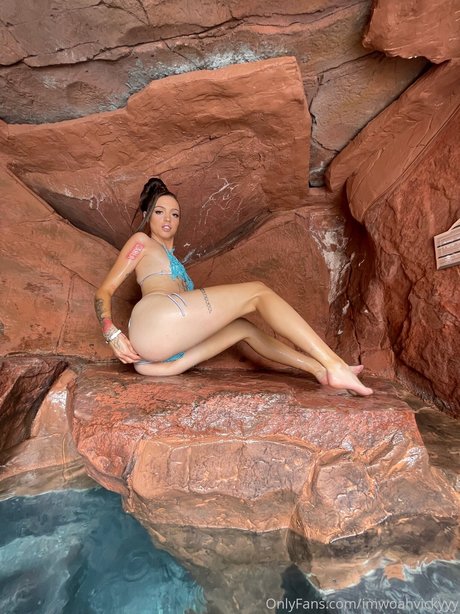 Woah Vicky ヌードスター ギャラリー