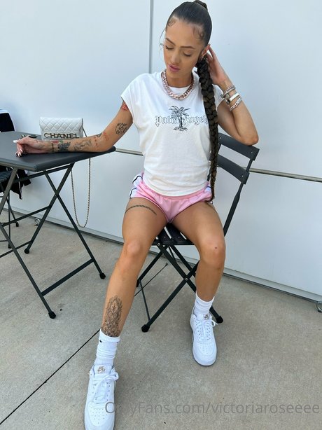 Woah Vicky ヌードのポルノスター ギャラリー