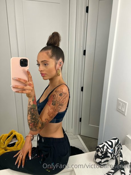 Woah Vicky エロティックなスター 写真