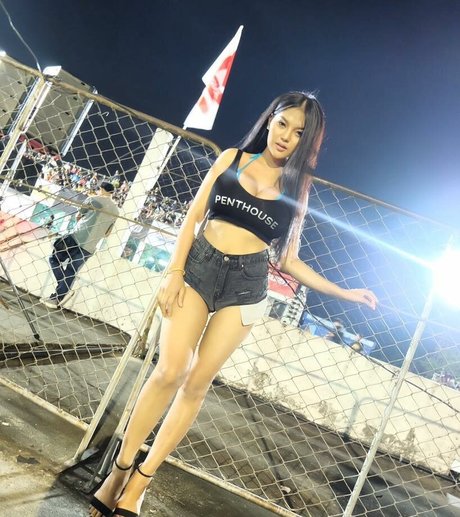 デカ尻ジーンズ OnlyFans ホットセックス 写真