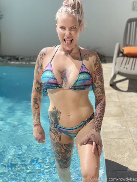Bec Rawlings 裸モデル 写真
