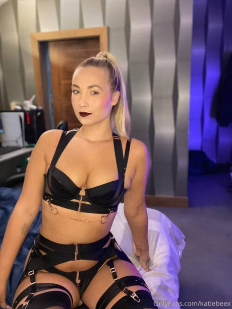 katiebeex 美しいポルノスター 写真