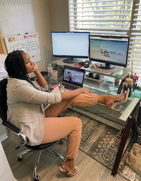 Nichole Sole ポルノスター 高品質 ギャラリー