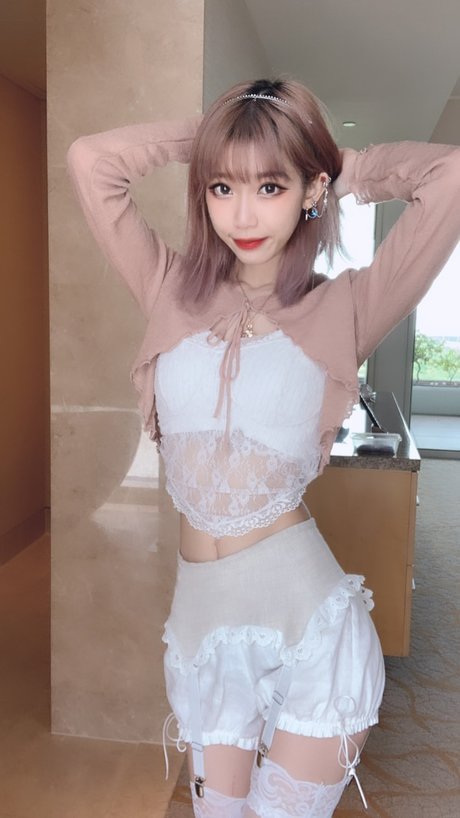 A1es5andra HDスター 写真