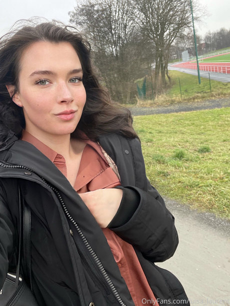 Luisa Laurent 女優 写真