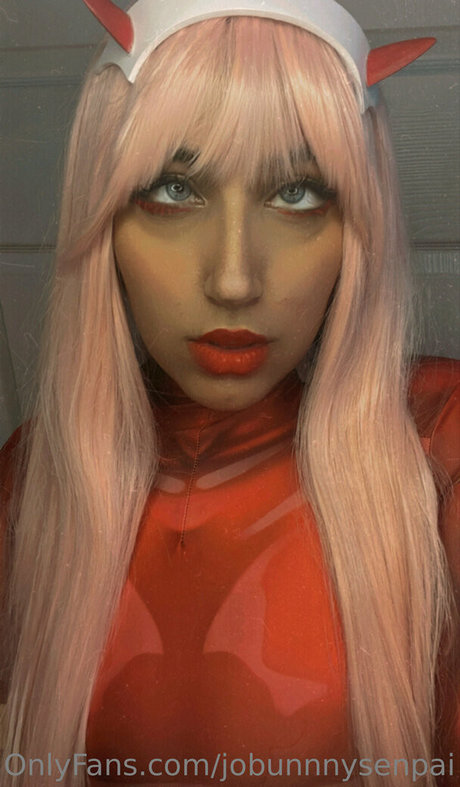 痩せた金髪の熟女OnlyFans アートヌード 画像